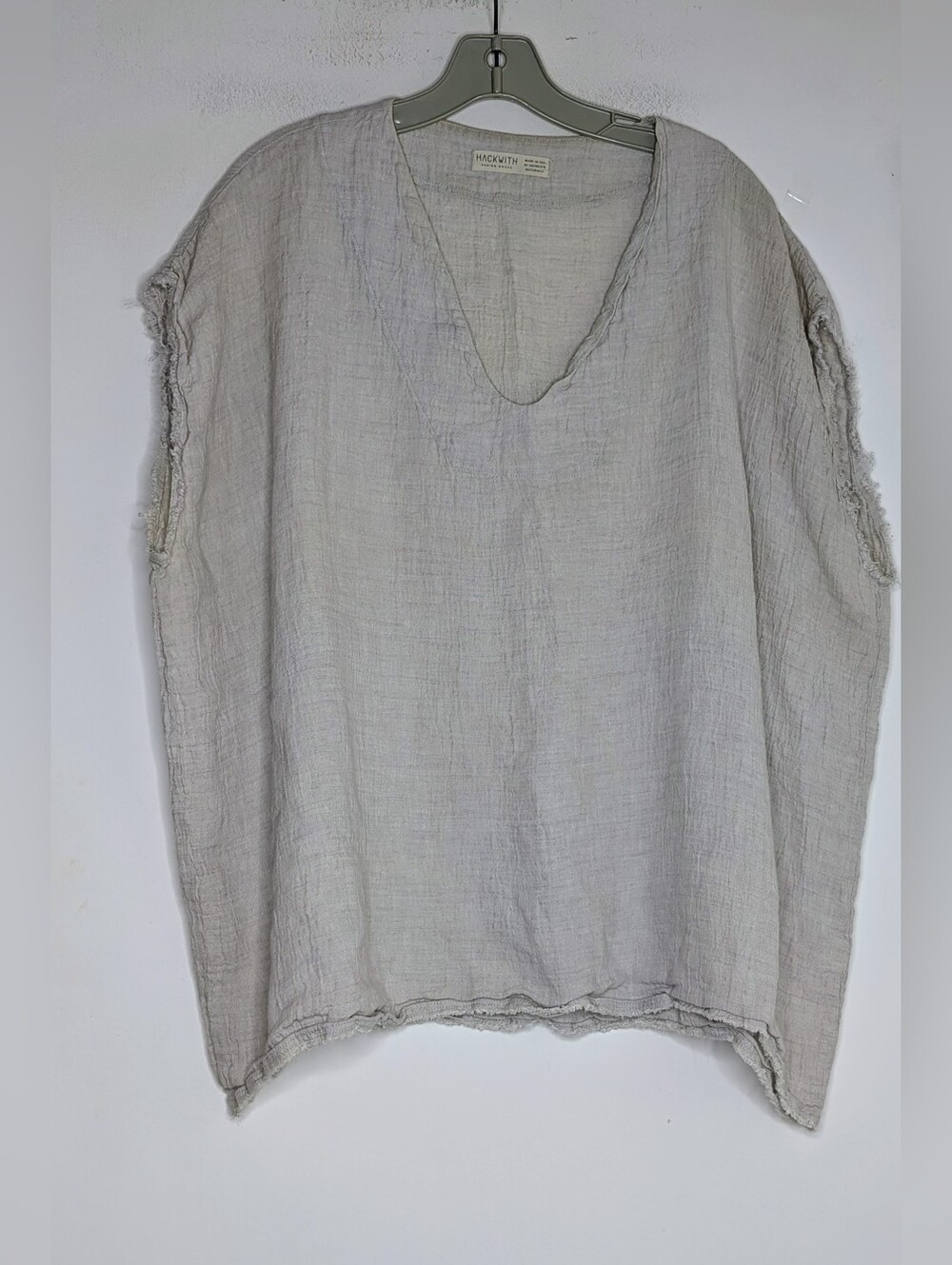 Hackwith • Sleeveless V-Neck Top size 1/2